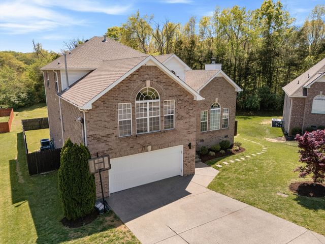 4277 October Woods Dr, Antioch, TN 37013