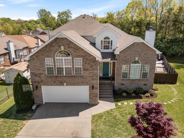 4277 October Woods Dr, Antioch, TN 37013