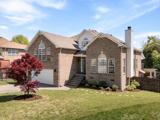 4277 October Woods Dr, Antioch, TN 37013