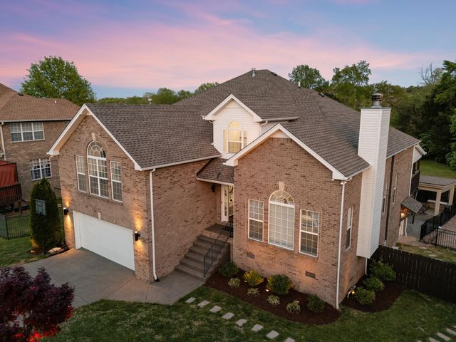 4277 October Woods Dr, Antioch, TN 37013
