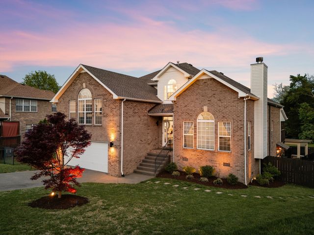 4277 October Woods Dr, Antioch, TN 37013