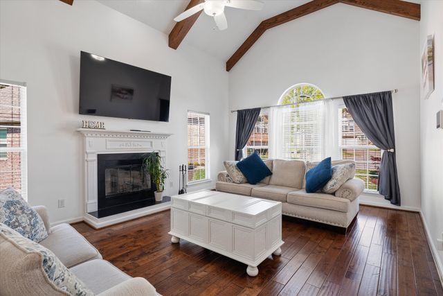 4277 October Woods Dr, Antioch, TN 37013