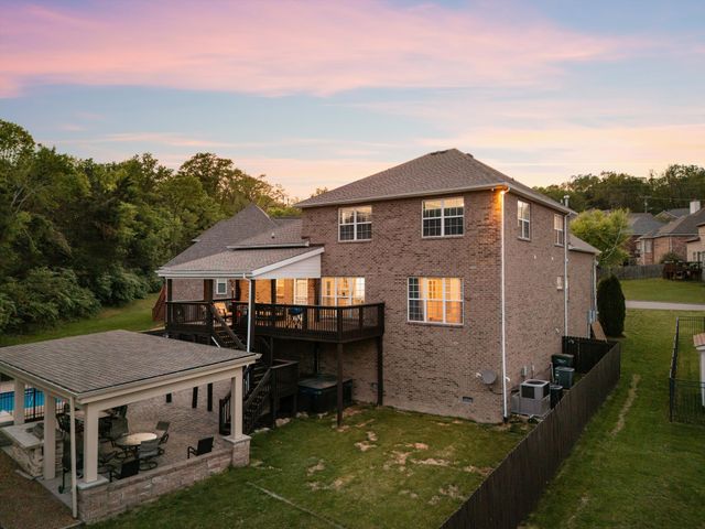 4277 October Woods Dr, Antioch, TN 37013