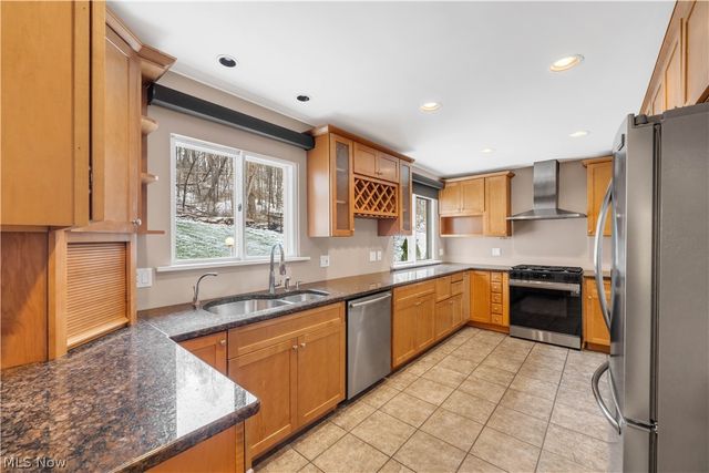 10905 Greenhaven Pky, Brecksville, OH 44141