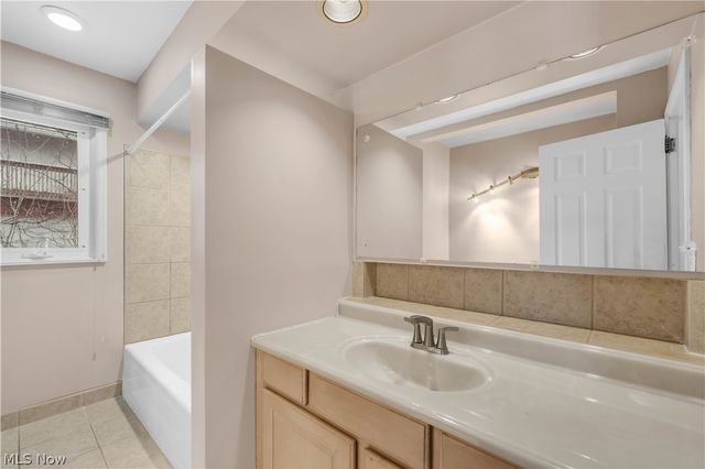 10905 Greenhaven Pky, Brecksville, OH 44141