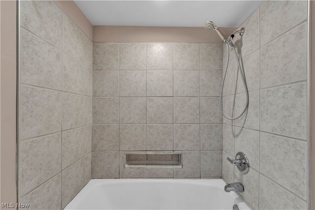 10905 Greenhaven Pky, Brecksville, OH 44141