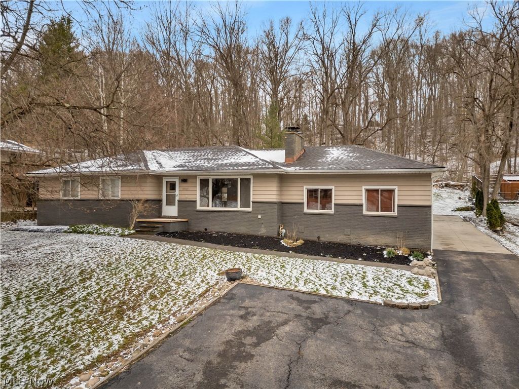 10905 Greenhaven Pky, Brecksville, OH 44141