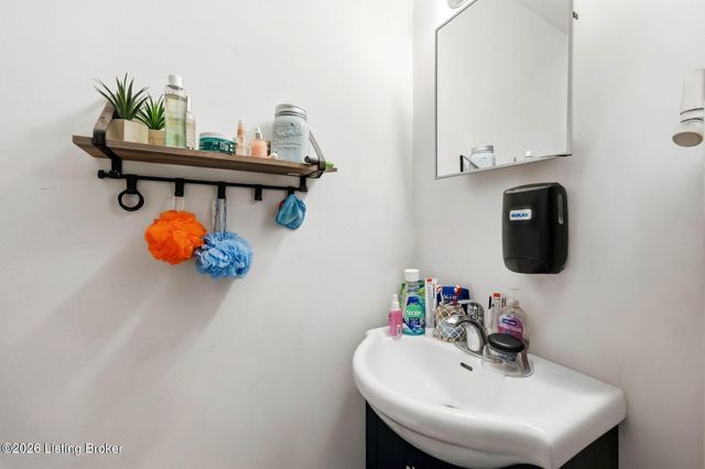 12610 Hiawatha Ave, Louisville, KY 40223