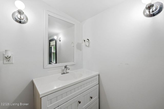 12610 Hiawatha Ave, Louisville, KY 40223