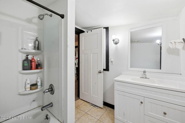 12610 Hiawatha Ave, Louisville, KY 40223