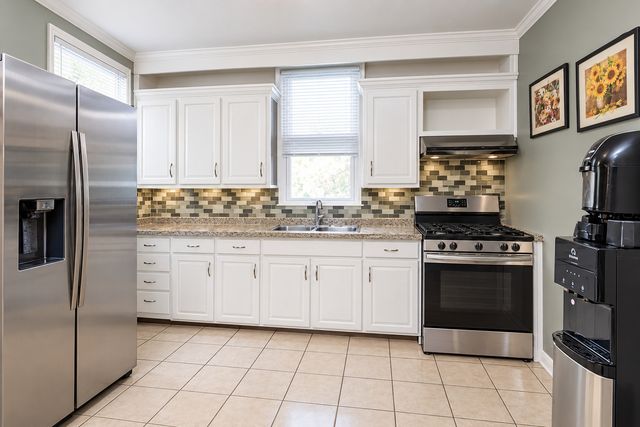 2520 Gideon Avenue, Zion, IL 60099