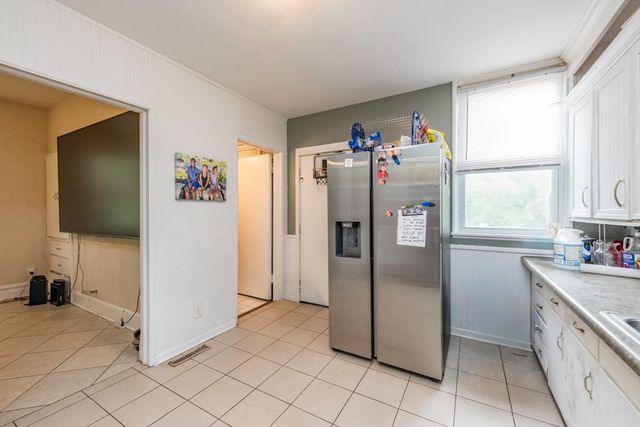 2520 Gideon Avenue, Zion, IL 60099