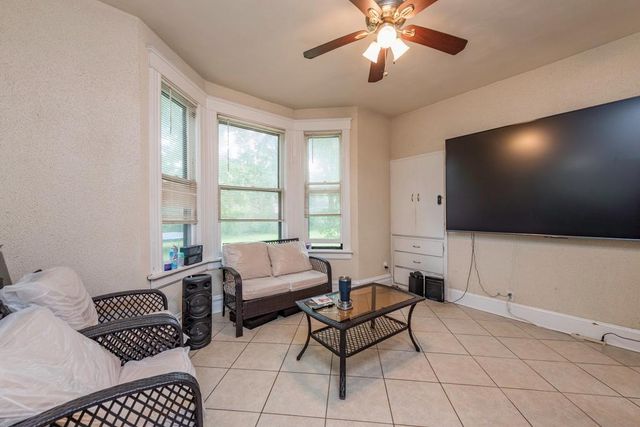 2520 Gideon Avenue, Zion, IL 60099