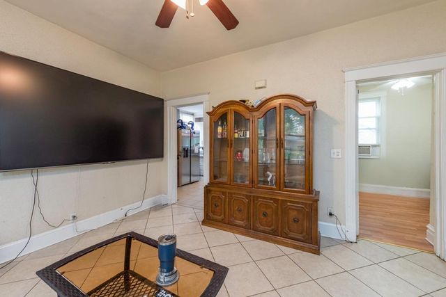 2520 Gideon Avenue, Zion, IL 60099