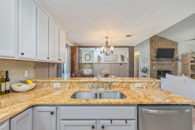 6039 Blueberry Lane, Crestview, FL 32536