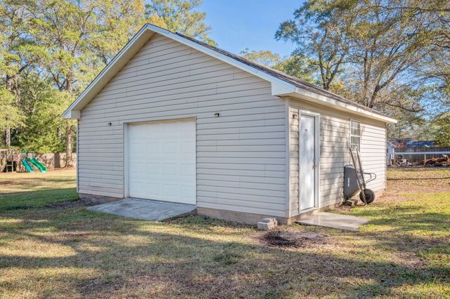 6039 Blueberry Lane, Crestview, FL 32536