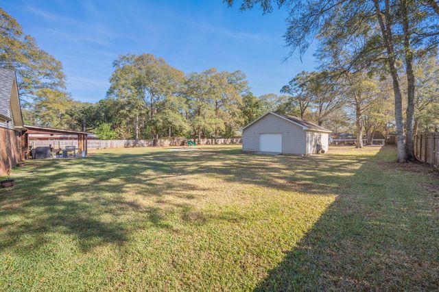 6039 Blueberry Lane, Crestview, FL 32536