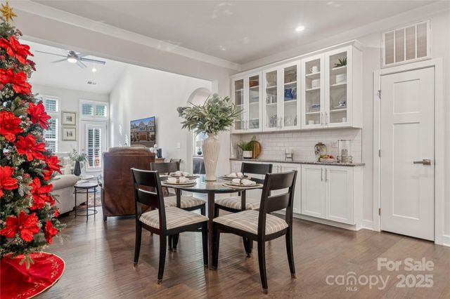 5812 Barrowlands Court, Charlotte, NC 28210