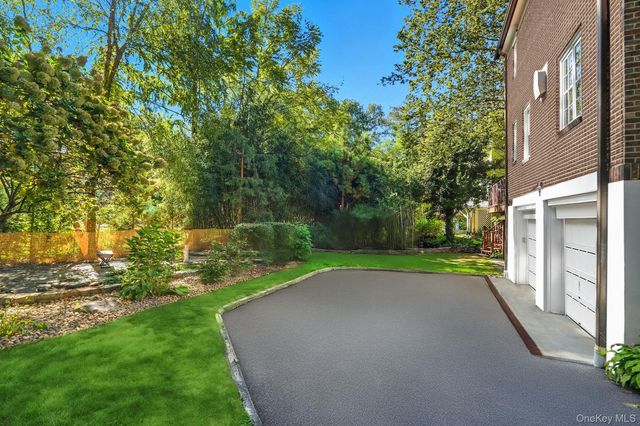 20 Forest Lane, Scarsdale, NY 10583