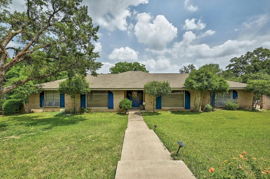 307 Stonewall LN, Austin, TX 78746