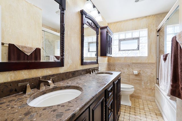 913 E 162nd Place, South Holland, IL 60473