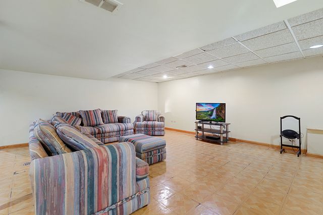 913 E 162nd Place, South Holland, IL 60473