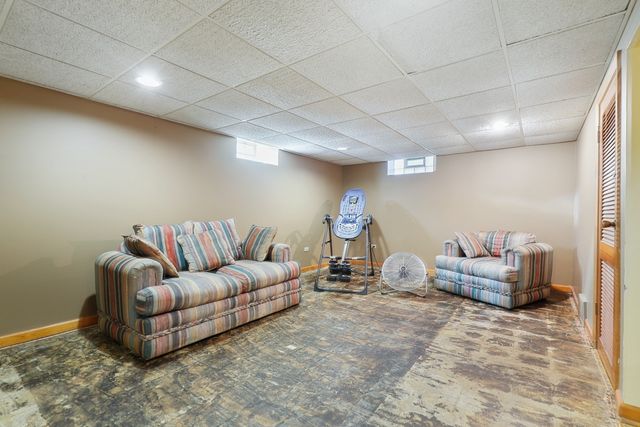 913 E 162nd Place, South Holland, IL 60473