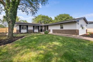 450 Manor Hill Lane, Lombard, IL 60148