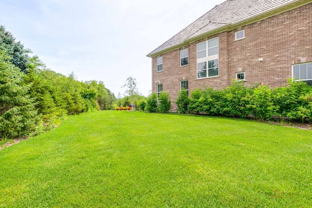 1945 N Lake Charles Drive, Vernon Hills, IL 60061