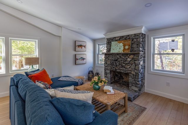 15 Manomet Beach Blvd, Plymouth, MA 02360