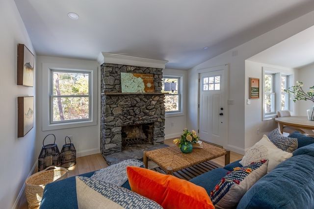 15 Manomet Beach Blvd, Plymouth, MA 02360