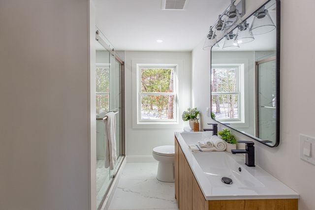 15 Manomet Beach Blvd, Plymouth, MA 02360