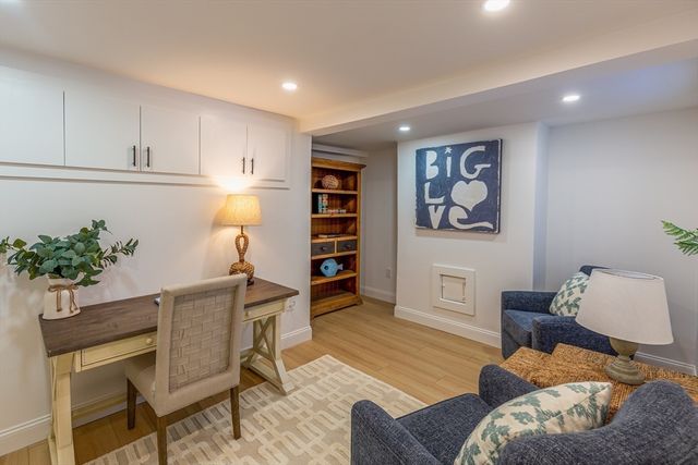 15 Manomet Beach Blvd, Plymouth, MA 02360