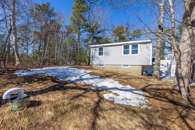 15 Manomet Beach Blvd, Plymouth, MA 02360