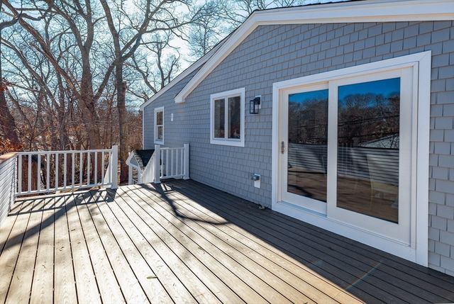 15 Manomet Beach Blvd, Plymouth, MA 02360