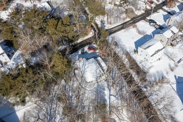 15 Manomet Beach Blvd, Plymouth, MA 02360