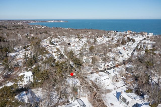 15 Manomet Beach Blvd, Plymouth, MA 02360