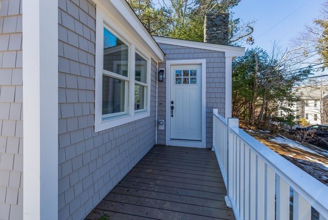 15 Manomet Beach Blvd, Plymouth, MA 02360