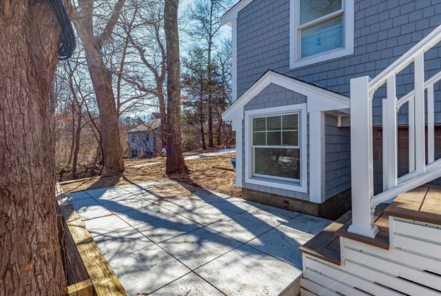 15 Manomet Beach Blvd, Plymouth, MA 02360