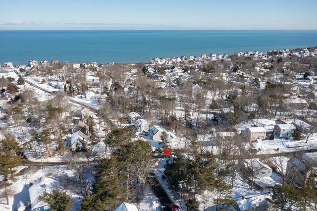 15 Manomet Beach Blvd, Plymouth, MA 02360
