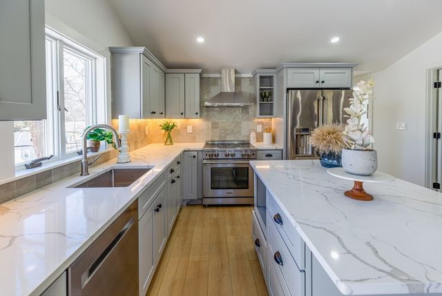 15 Manomet Beach Blvd, Plymouth, MA 02360