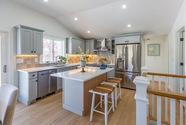 15 Manomet Beach Blvd, Plymouth, MA 02360