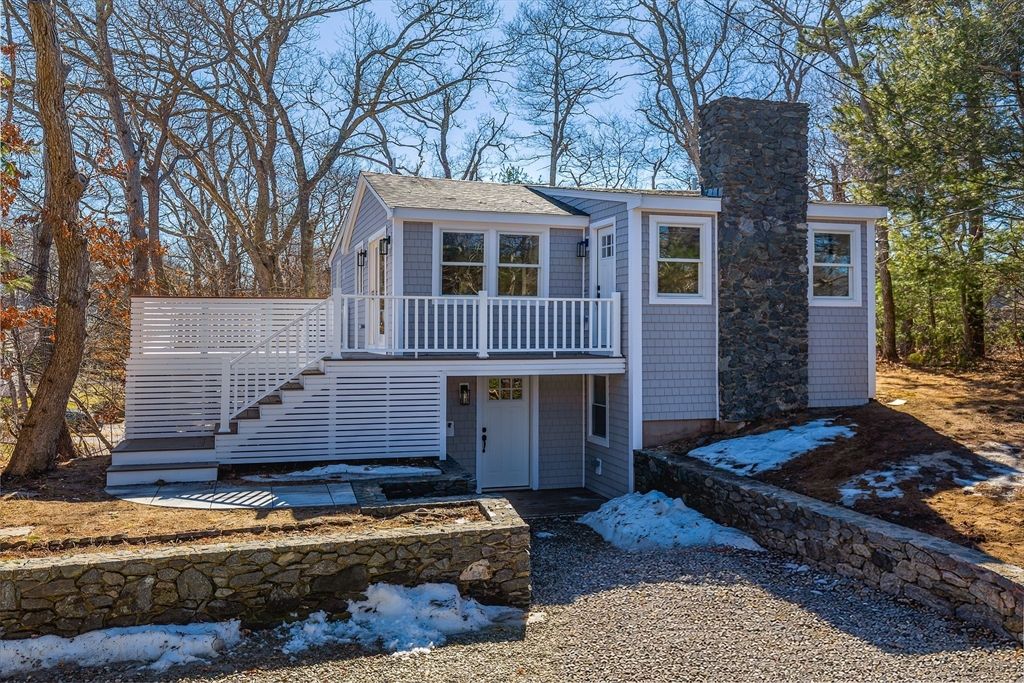 15 Manomet Beach Blvd, Plymouth, MA 02360