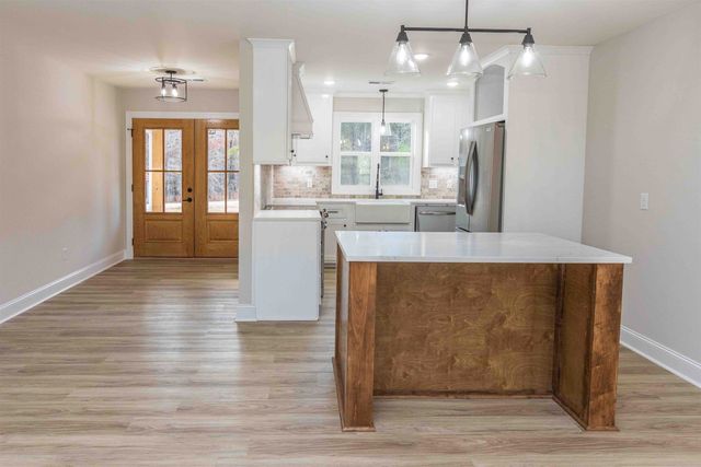 1130 TWIN VIEW CIR, Selmer, TN 38375