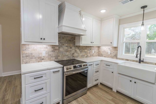 1130 TWIN VIEW CIR, Selmer, TN 38375