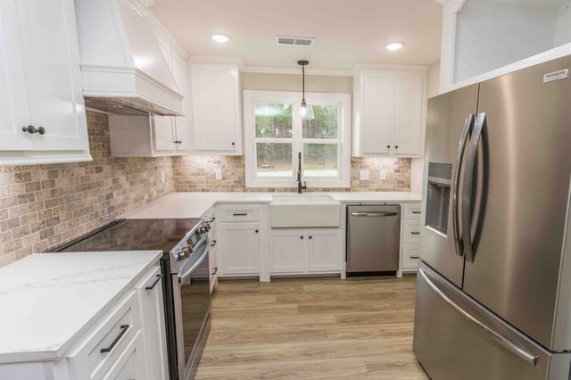 1130 TWIN VIEW CIR, Selmer, TN 38375