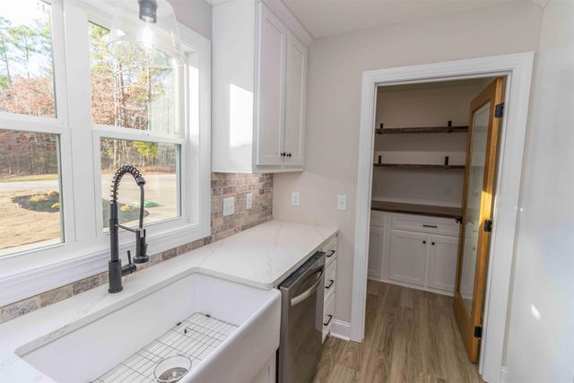 1130 TWIN VIEW CIR, Selmer, TN 38375