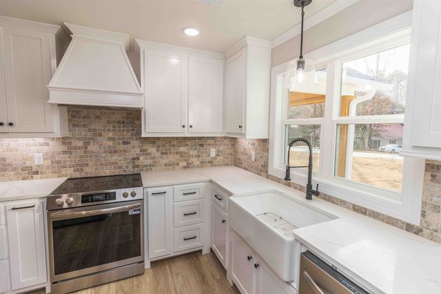 1130 TWIN VIEW CIR, Selmer, TN 38375