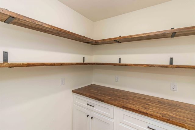 1130 TWIN VIEW CIR, Selmer, TN 38375