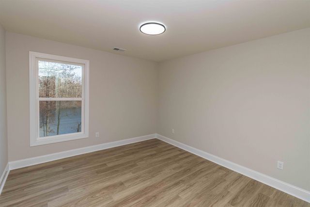 1130 TWIN VIEW CIR, Selmer, TN 38375